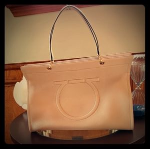 Salvatore FERRAGAMO Large Meera Tote Peony Beige